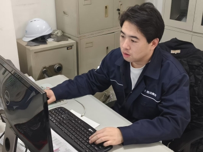 雙線作戰勇（yǒng）擔當  攻堅克（kè）難顯本色 &mdash;&mdash;記電機電氣廠技術組長兼生產組長陳嘉奇