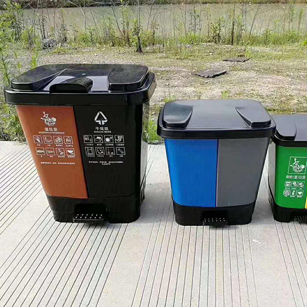 戶外分類垃(lā)圾桶價格